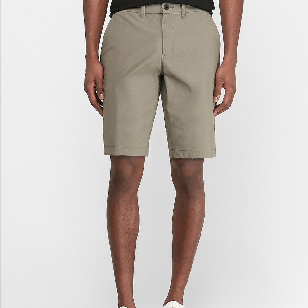 Express Men’s 9" Performance Shorts New size 40